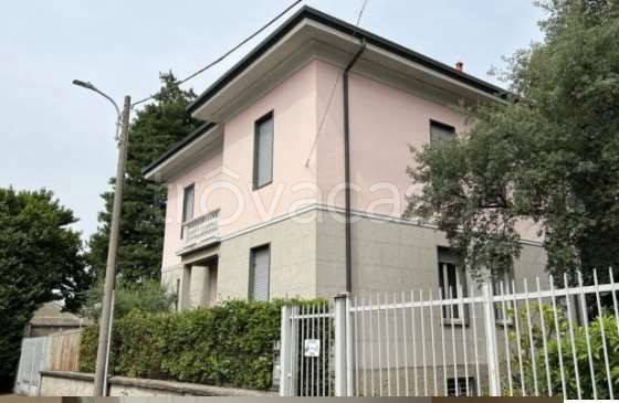 casa indipendente in vendita ad Albiate