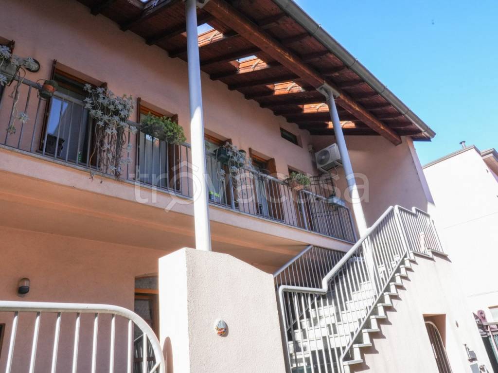 casa indipendente in vendita ad Albiate