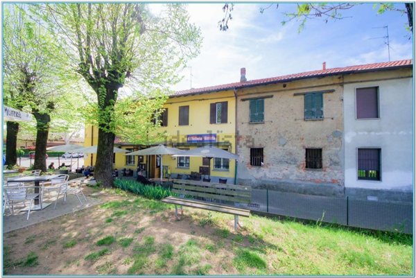negozio in vendita ad Albiate