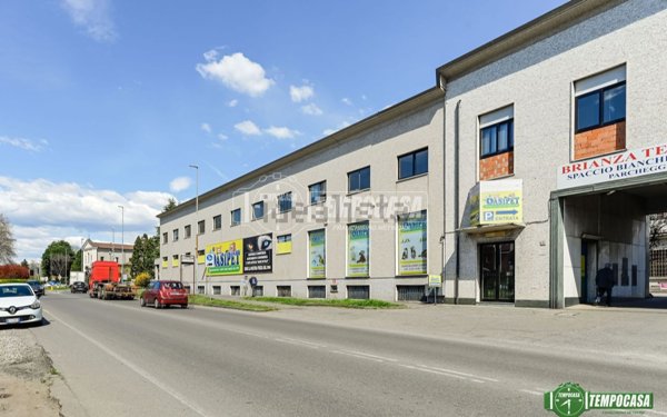 locale commerciale in vendita ad Albiate