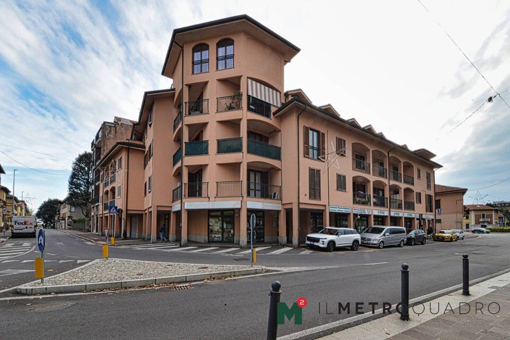 negozio in vendita ad Albiate