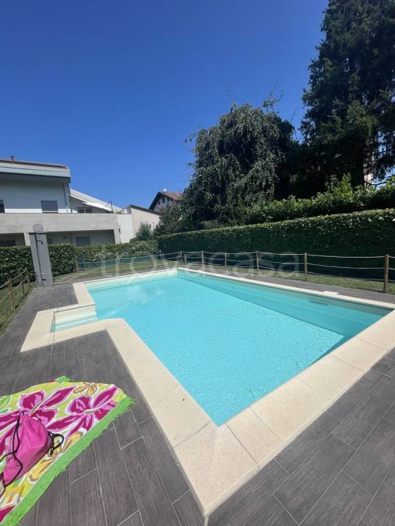 appartamento in vendita ad Albiate