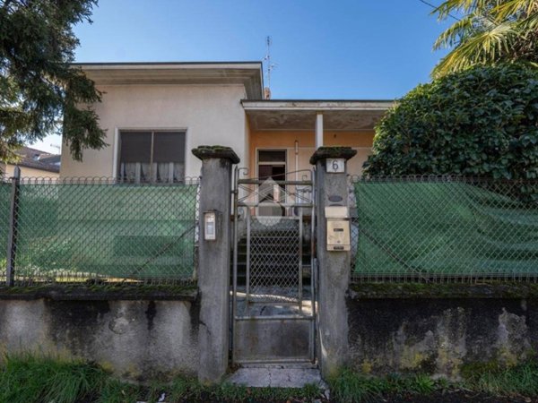 casa indipendente in vendita ad Albiate