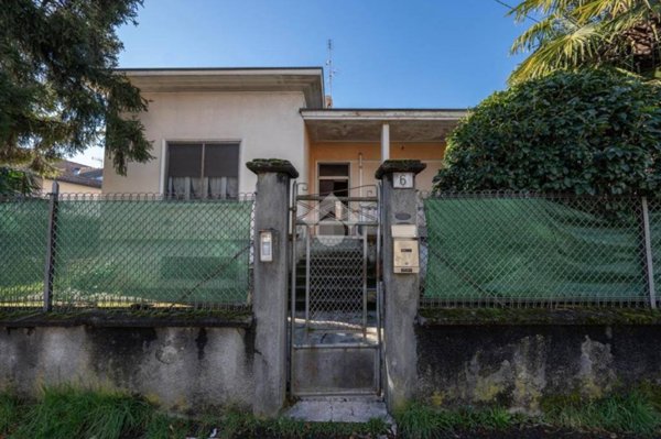 casa indipendente in vendita ad Albiate