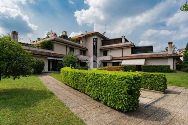 appartamento in vendita ad Albiate