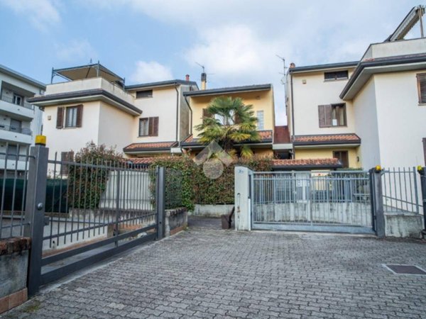 appartamento in vendita ad Albiate