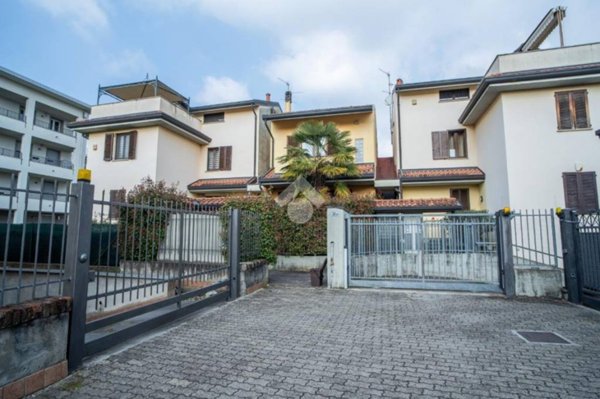 casa indipendente in vendita ad Albiate