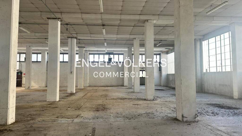 locale commerciale in vendita ad Albiate
