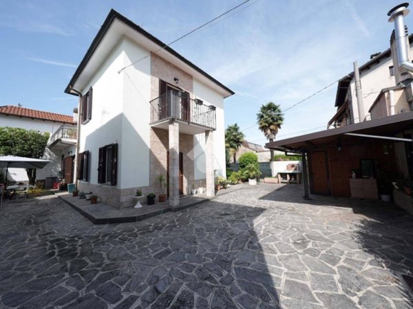 casa indipendente in vendita ad Albiate
