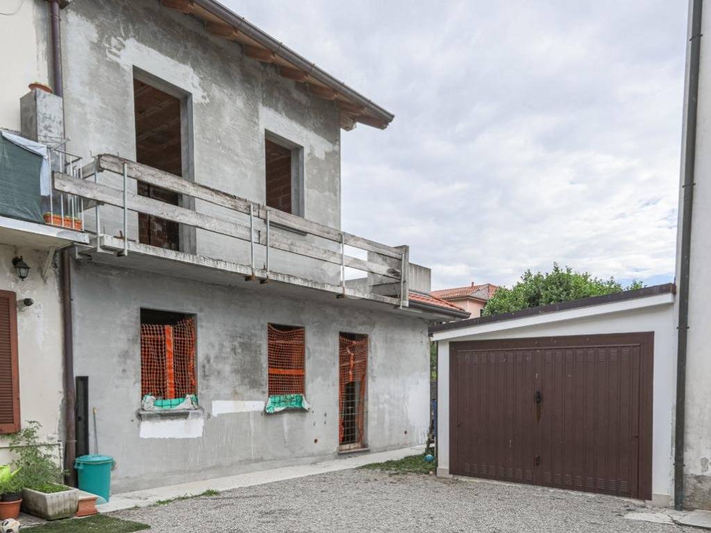 casa indipendente in vendita ad Albiate