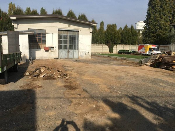 locale commerciale in vendita ad Arcore