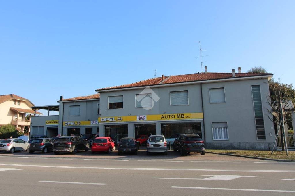 locale di sgombero in vendita ad Arcore