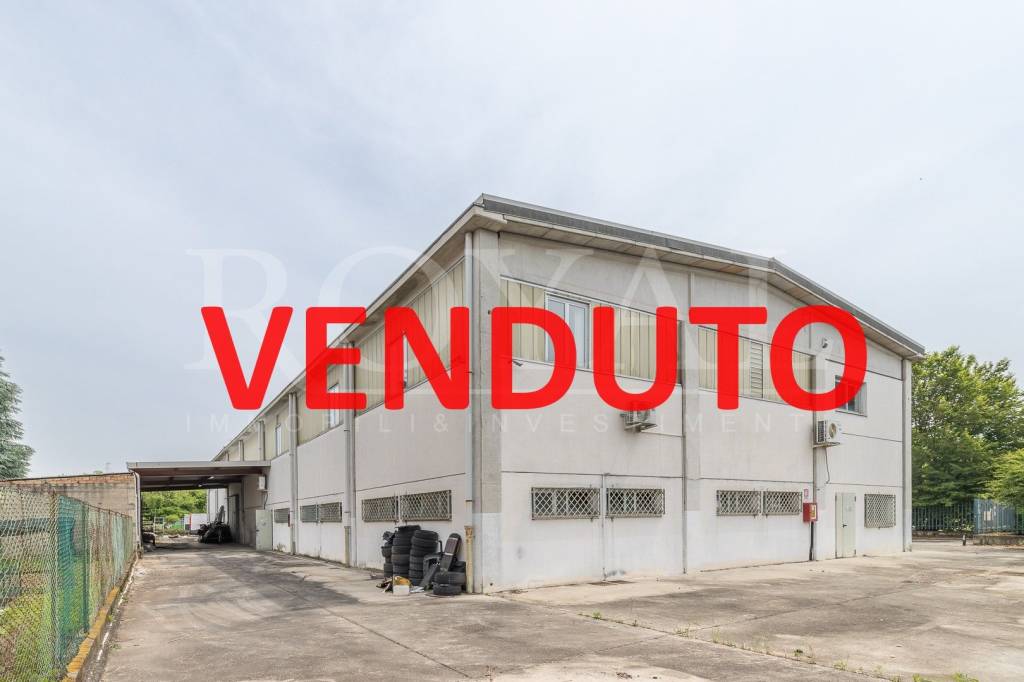 locale commerciale in vendita ad Arcore