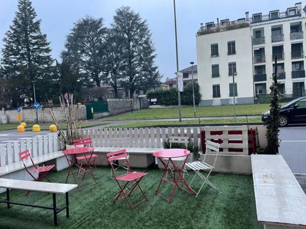 negozio in vendita ad Arcore