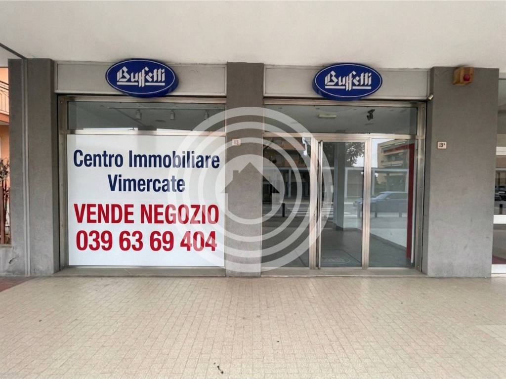 negozio in vendita ad Arcore