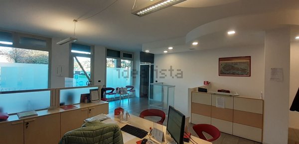 negozio in vendita ad Arcore
