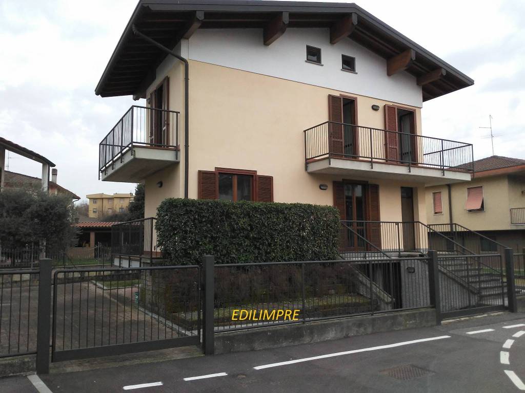 casa indipendente in vendita ad Arcore
