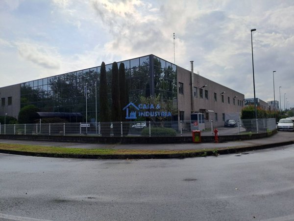 capannone in vendita ad Arcore