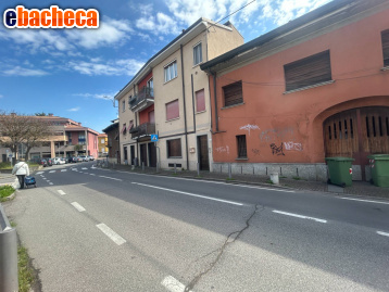 locale commerciale in vendita ad Arcore
