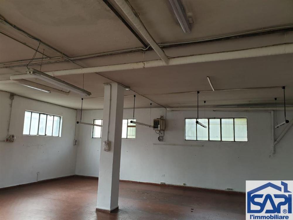locale di sgombero in vendita ad Arcore