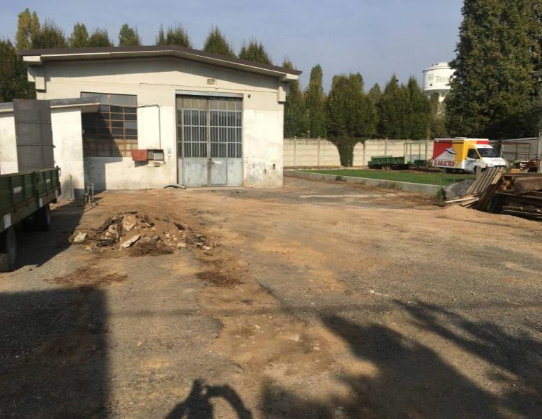 locale commerciale in vendita ad Arcore