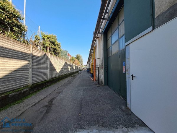 capannone in vendita ad Arcore