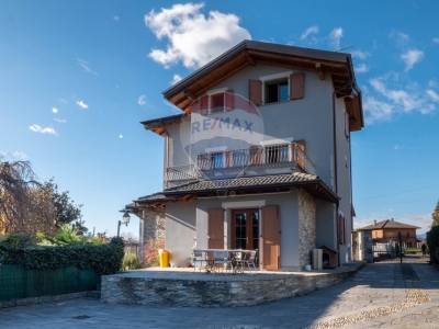 casa indipendente in vendita ad Arcore