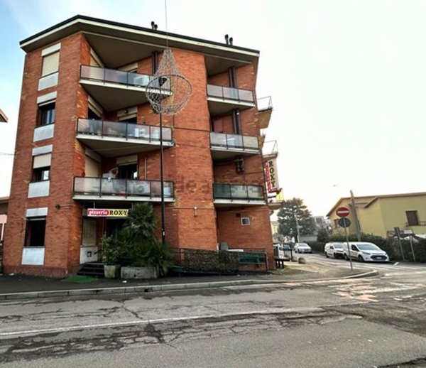 negozio in vendita ad Arcore