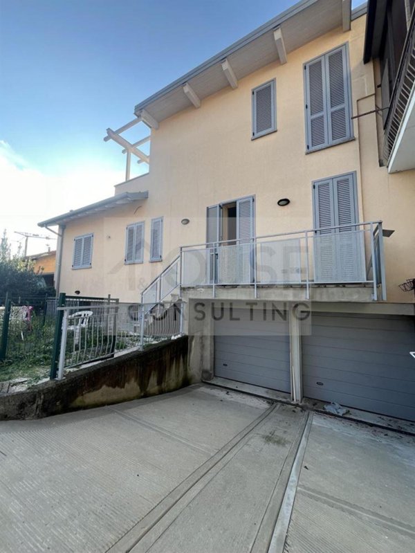 casa indipendente in vendita ad Arcore