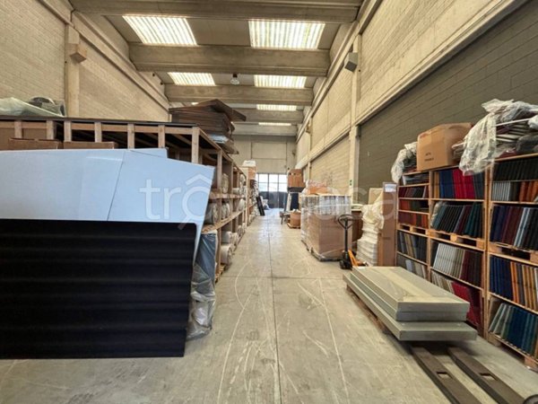 locale commerciale in vendita ad Arcore