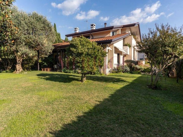 casa indipendente in vendita ad Arcore