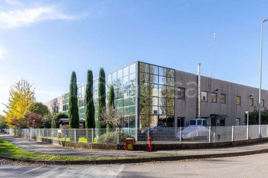 capannone in vendita ad Arcore