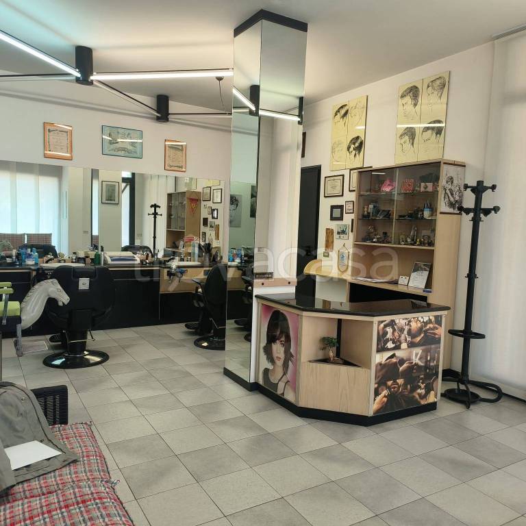 negozio in vendita ad Arcore