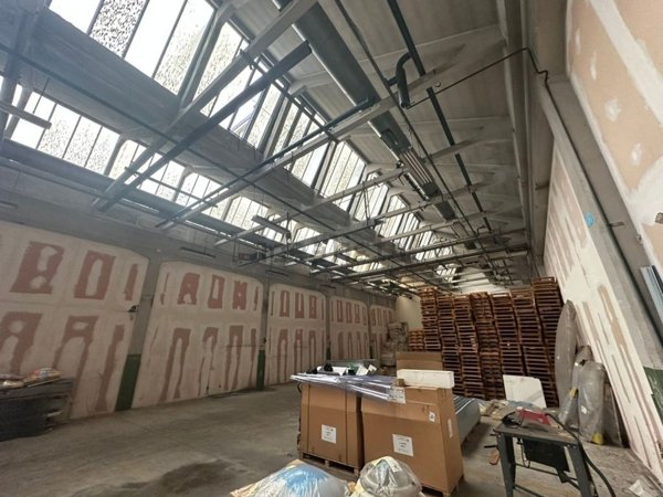 capannone in vendita ad Arcore