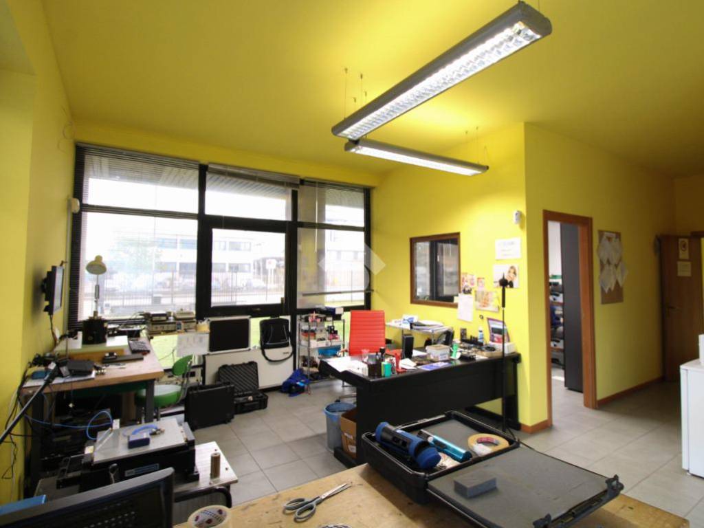 ufficio in vendita ad Arcore