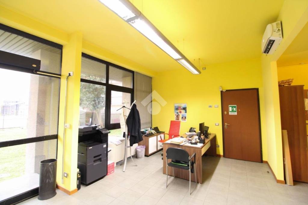 ufficio in vendita ad Arcore