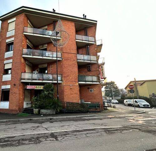 negozio in vendita ad Arcore