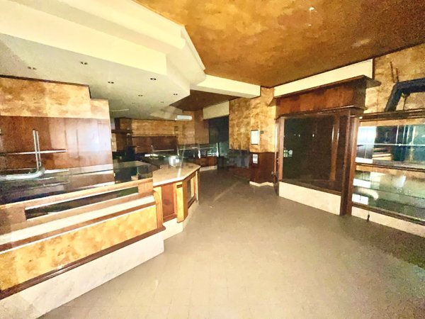 locale commerciale in vendita ad Arcore