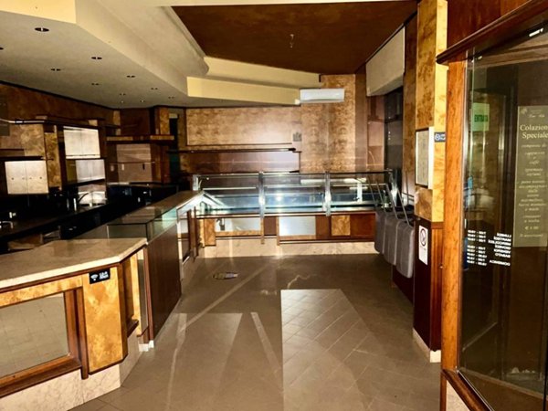 negozio in vendita ad Arcore