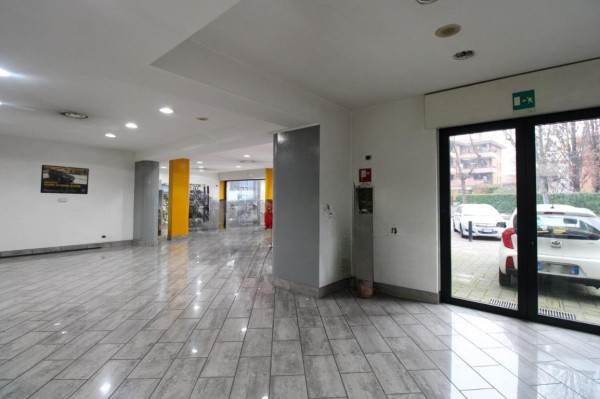 negozio in vendita ad Arcore