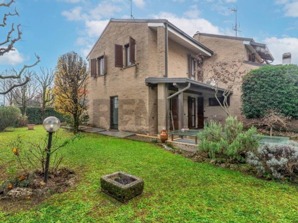 casa indipendente in vendita ad Arcore