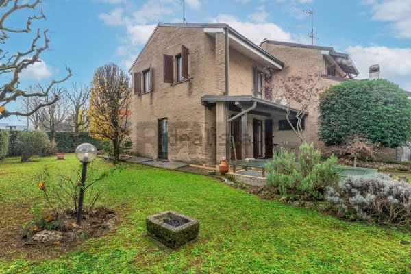 casa indipendente in vendita ad Arcore