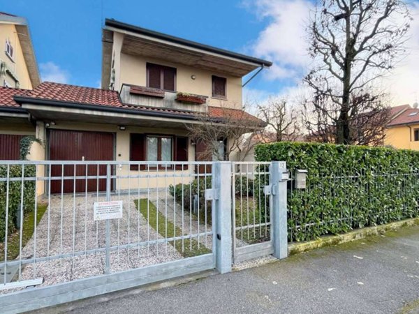 casa indipendente in vendita ad Arcore