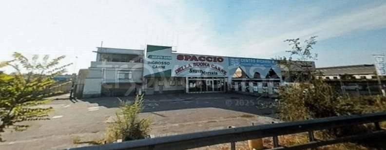 locale commerciale in vendita ad Arcore