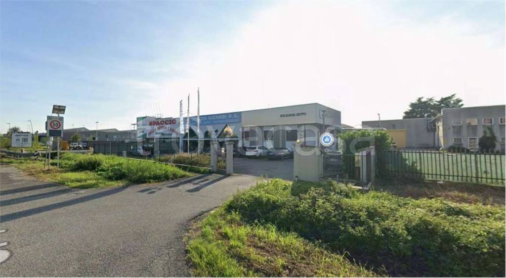 negozio in vendita ad Arcore