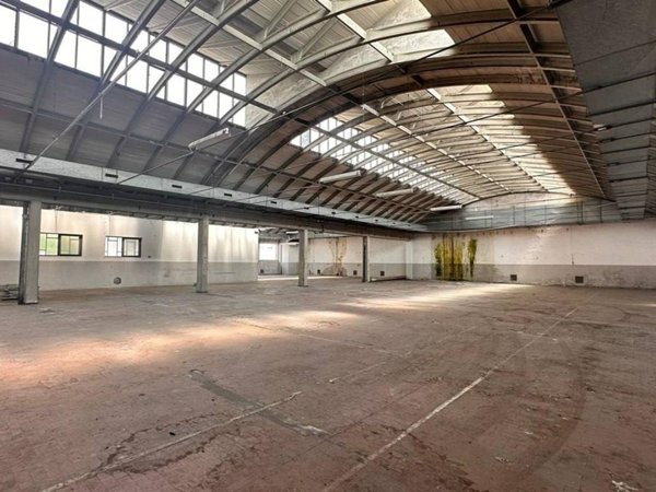 locale commerciale in vendita ad Arcore