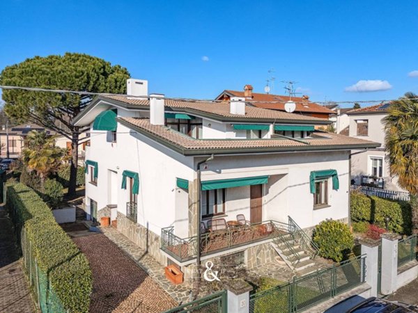 casa indipendente in vendita ad Arcore