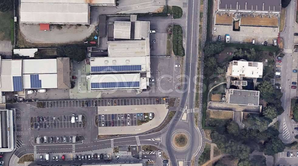 capannone in vendita ad Arcore