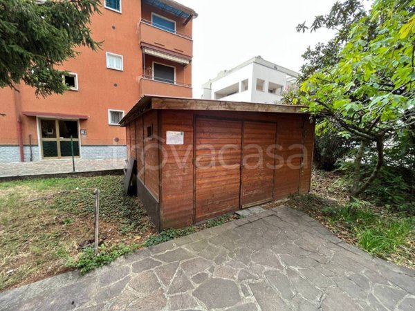 locale commerciale in vendita ad Arcore