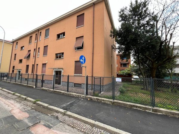 locale commerciale in vendita ad Arcore